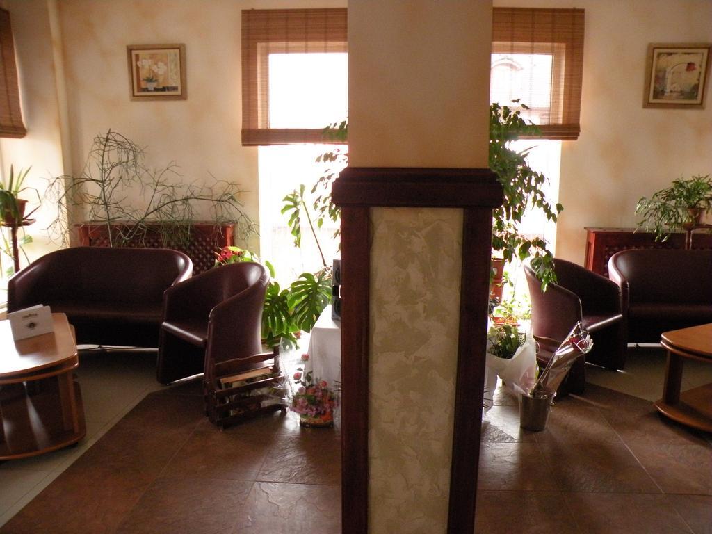 Pensiunea Octogon Piatra Neamt Exterior photo