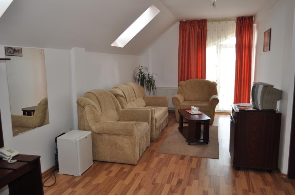 Pensiunea Octogon Piatra Neamt Exterior photo