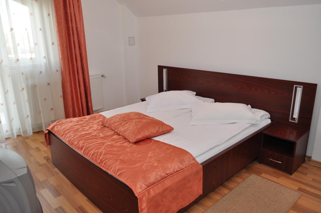 Pensiunea Octogon Piatra Neamt Exterior photo