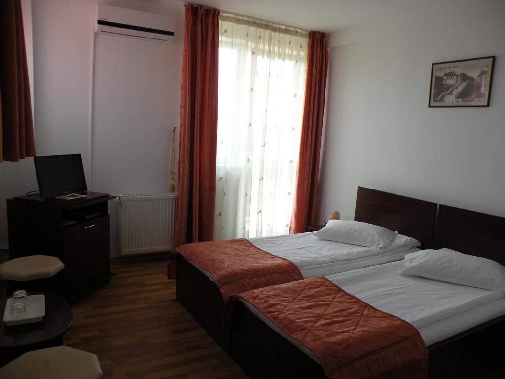 Pensiunea Octogon Piatra Neamt Room photo