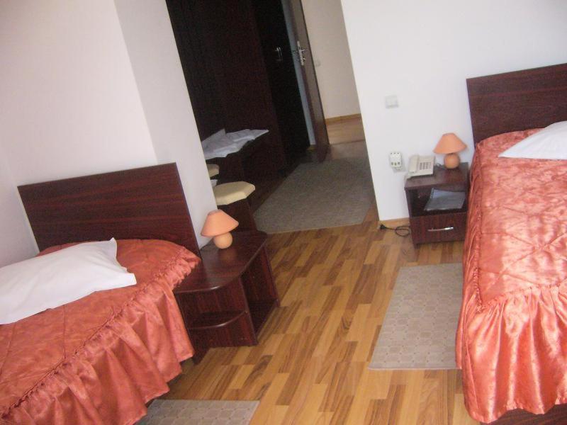 Pensiunea Octogon Piatra Neamt Exterior photo